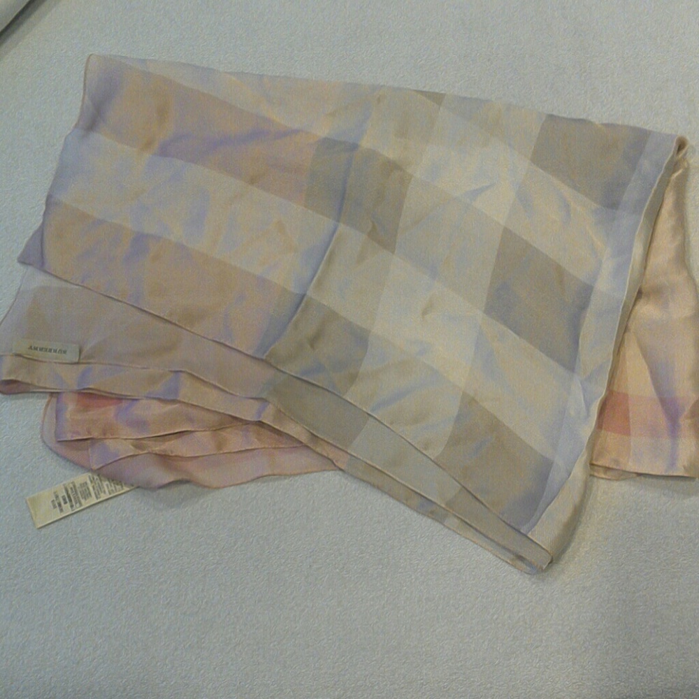 $395 New Burberry Mega Check Satin Silk Scarf - Picture 4 of 5
